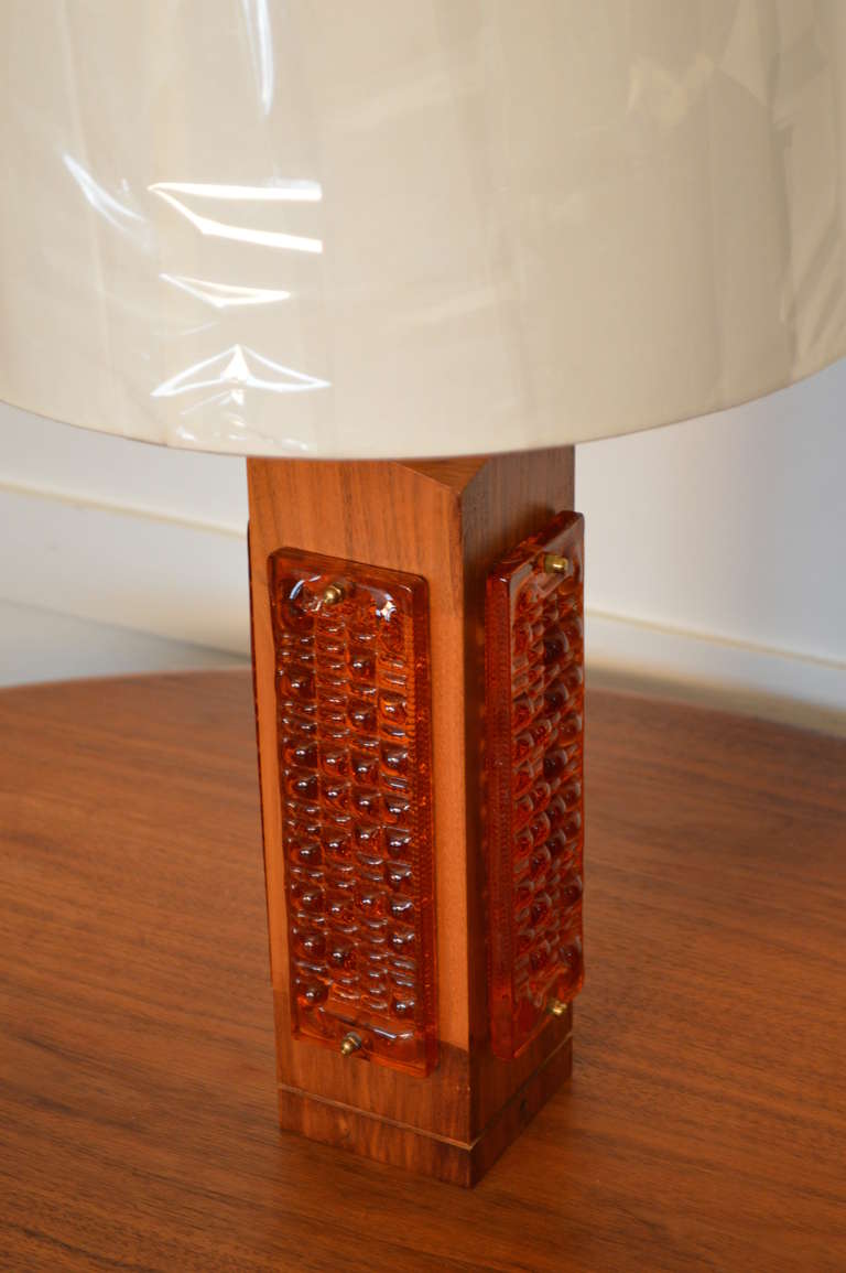 Mid Century Teak and Amber Glass Table Lamp For Sale 2