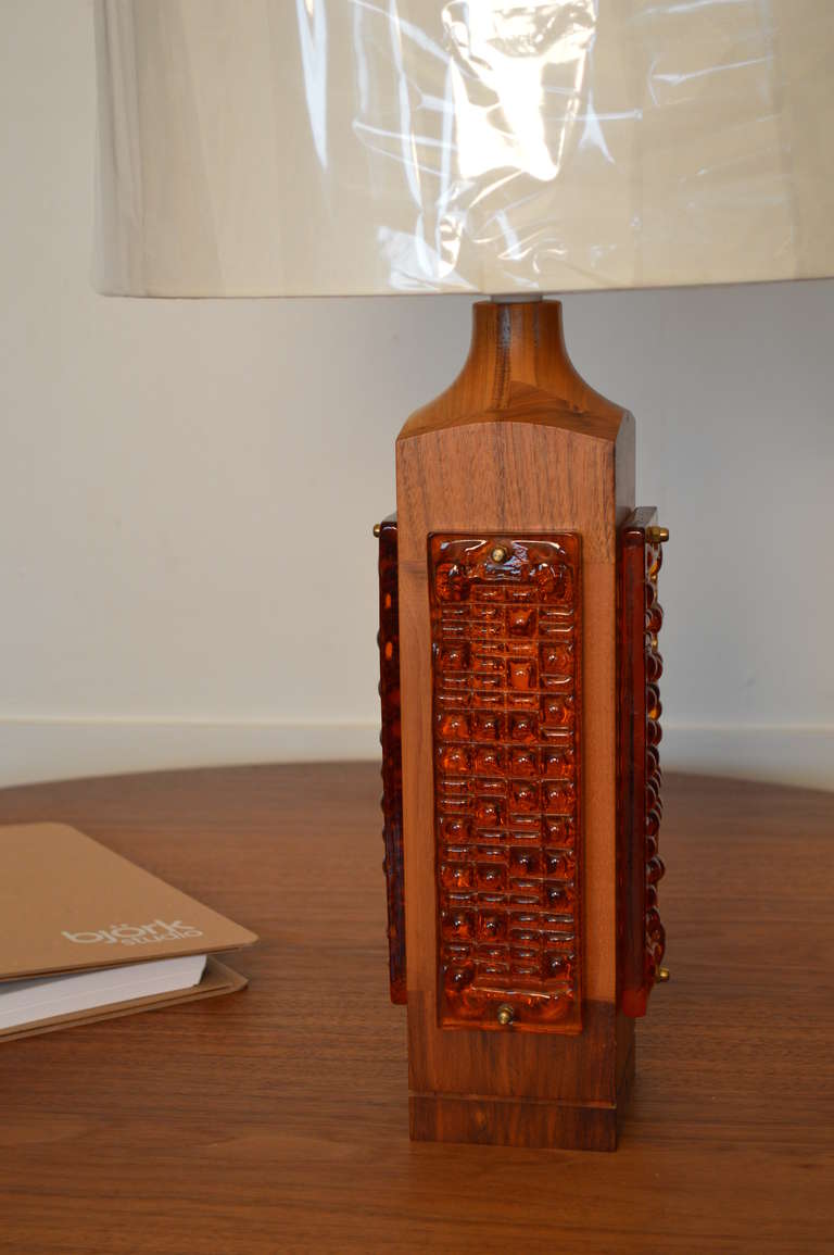 Mid Century Teak and Amber Glass Table Lamp For Sale 3