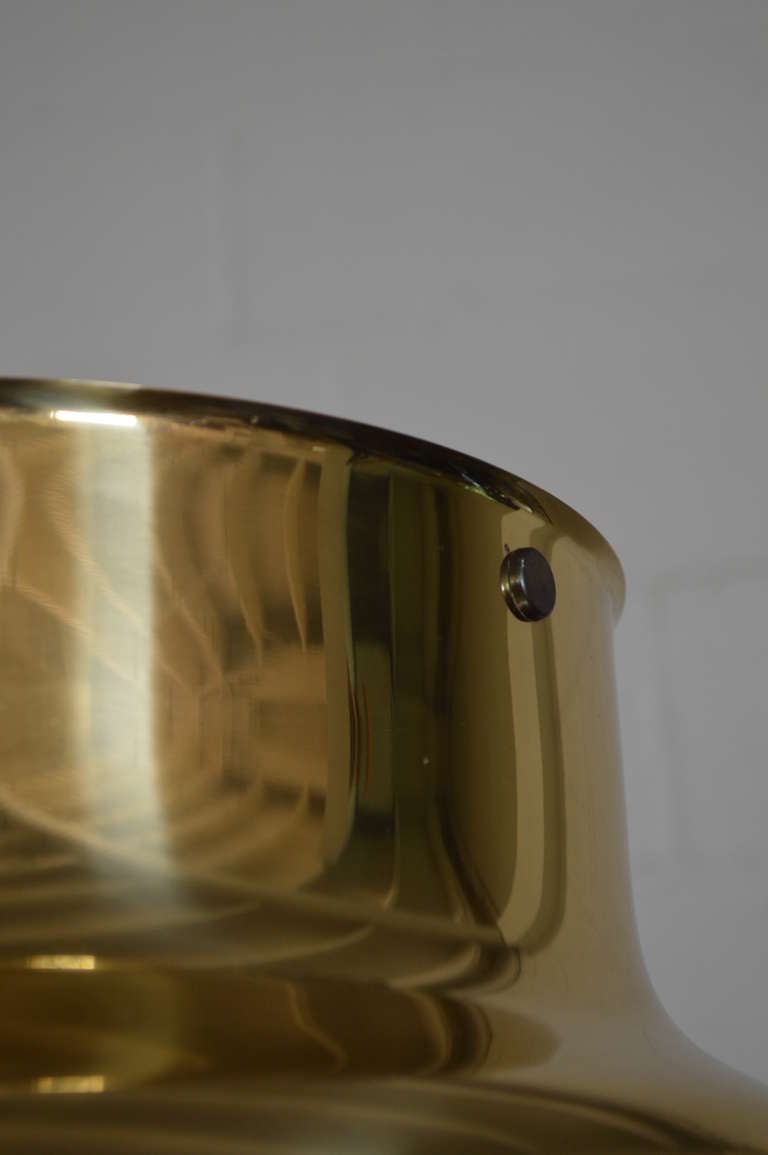 â??Bumlingâ?? means boulder in Swedish, and is used colloquially to describe things colossal or otherwise unwieldy. It is what a friend of the designer Anders Pehrson allegedly called Pehrsonâ??s new pendular lamp when it was first exhibited at the