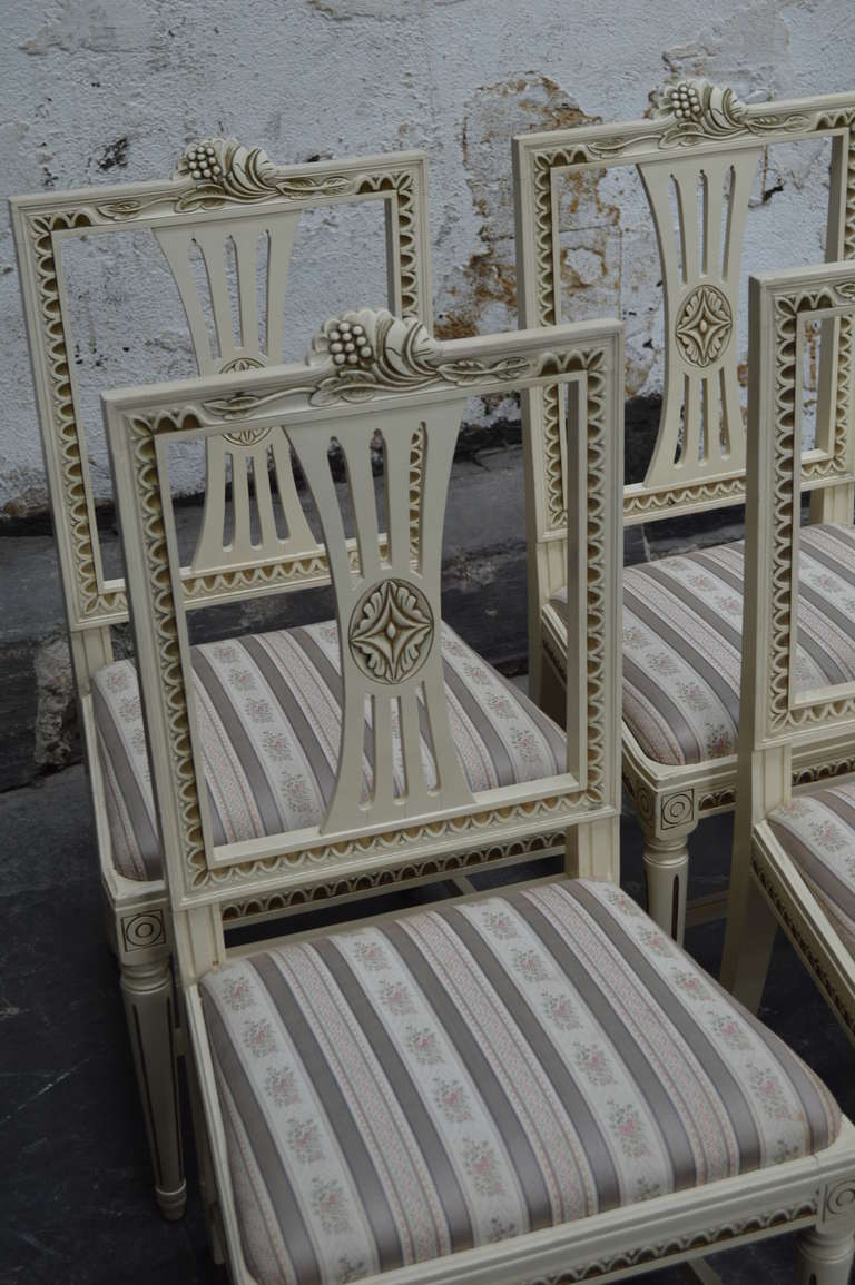Gustavian Style Dining Table and Four Chairs 4