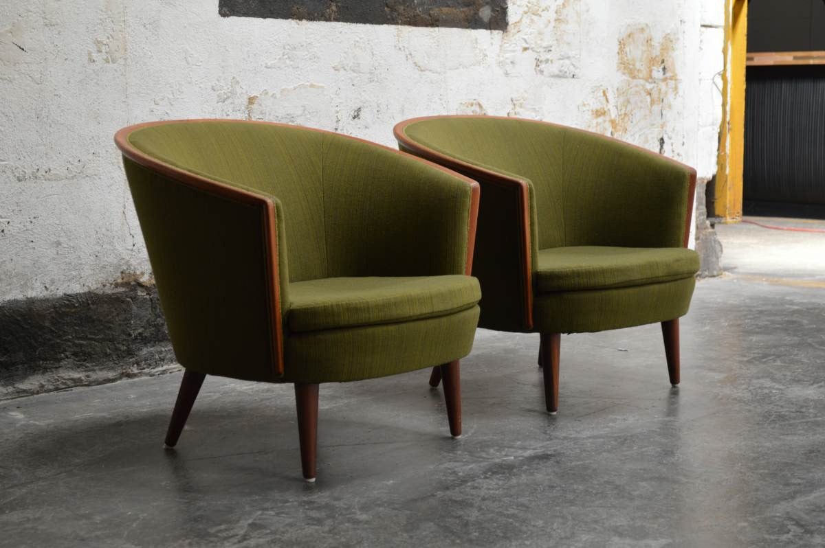 Exquisite Rare Pair of Mid-Century Barrel Back Lounge Chairs 1