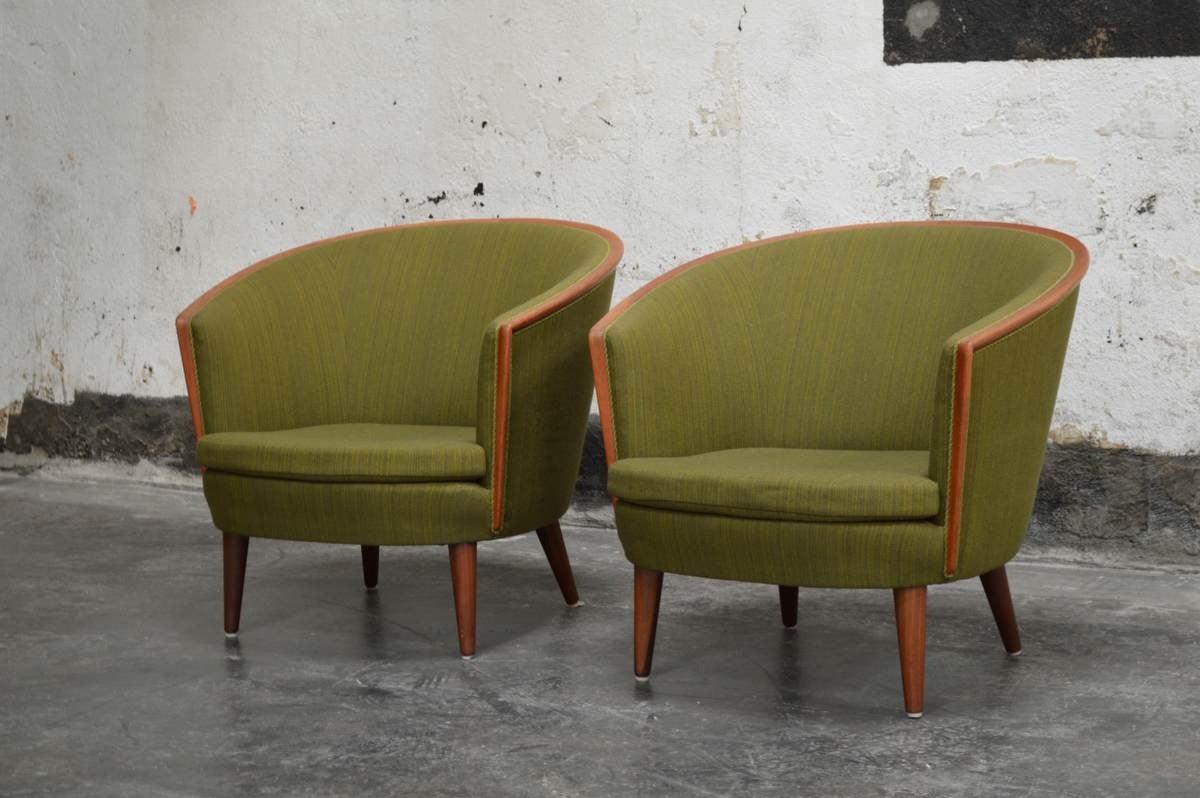 Mid-20th Century Exquisite Rare Pair of Mid-Century Barrel Back Lounge Chairs