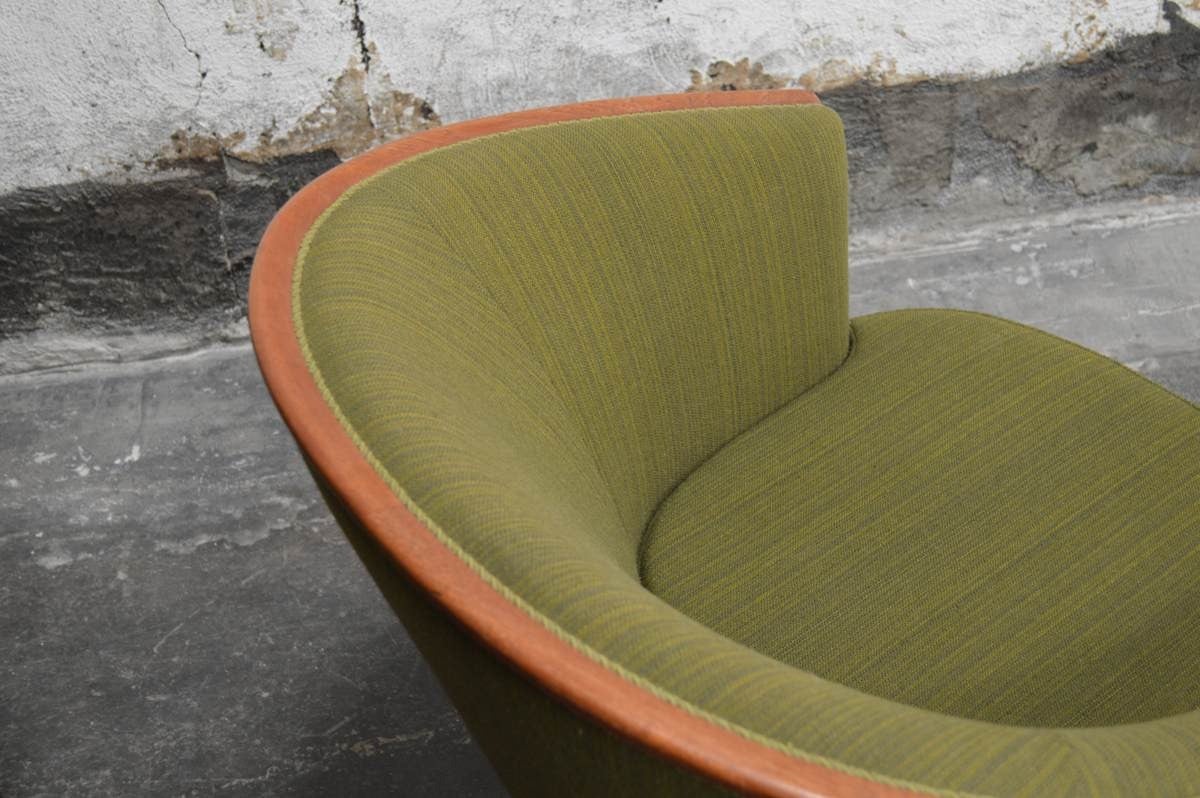 Mid-Century Modern Exquisite Rare Pair of Mid-Century Barrel Back Lounge Chairs
