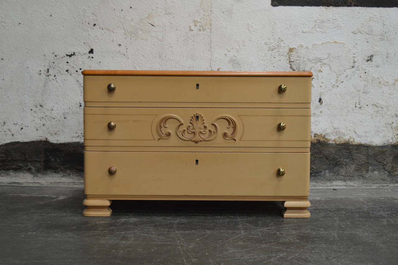 Swedish Art Deco Painted Chest of Drawers For Sale 5