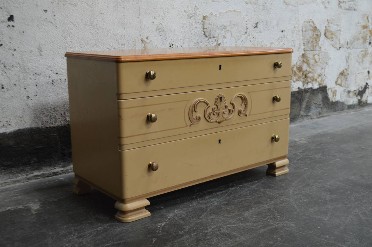 Swedish Art Deco Painted Chest of Drawers In Good Condition For Sale In Atlanta, GA