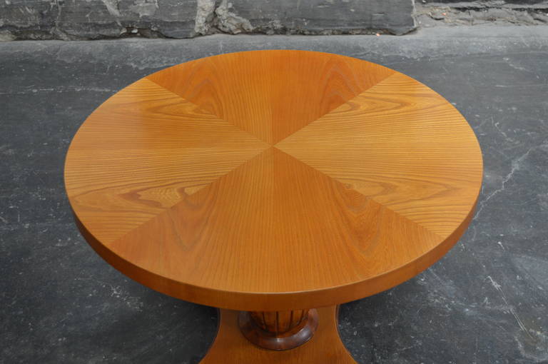Swedish Art Deco Round Golden Elm End or Side Table In Good Condition For Sale In Atlanta, GA
