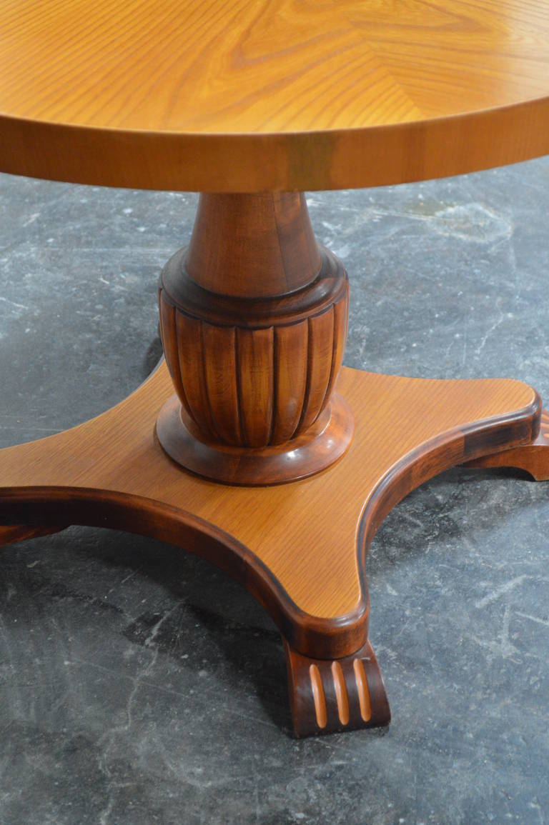 Mid-20th Century Swedish Art Deco Round Golden Elm End or Side Table For Sale