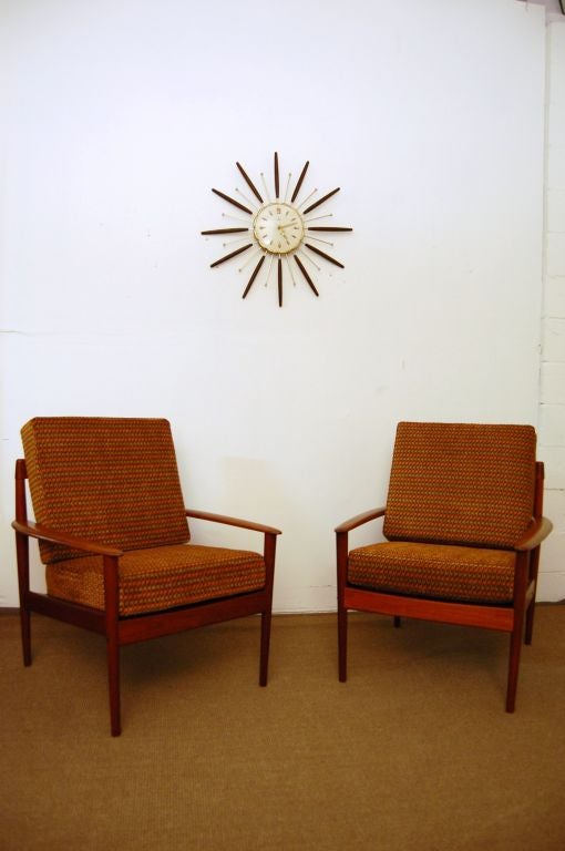 Pair of Danish Mid-Century Modern Colorful Teak Lounge Armchairs For Sale 3