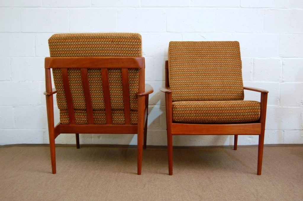 Pair of Danish Mid-Century Modern Colorful Teak Lounge Armchairs For Sale 4