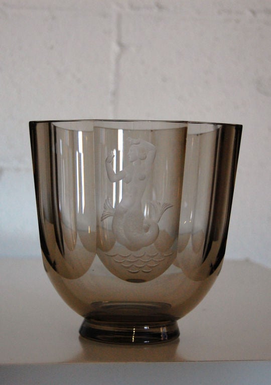 Nils Landberg für Orrefors Vase aus graviertem Meerjungfrauen-Kunstglas (Poliert) im Angebot