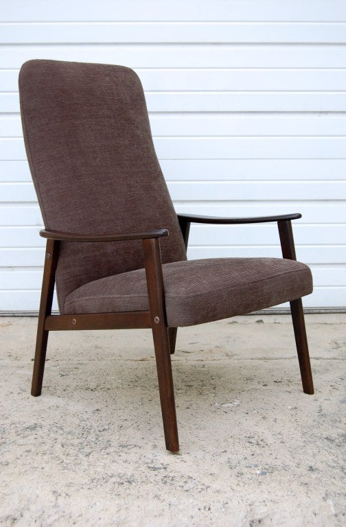 Newly restored and upholstered lounge chair in high-end Maharam dark slate green chenille fabric.  Dark espresso birch frame.  Extremely comfortable.

Please contact us with any questions!

Additional Dimensions: 

Arm Height 22