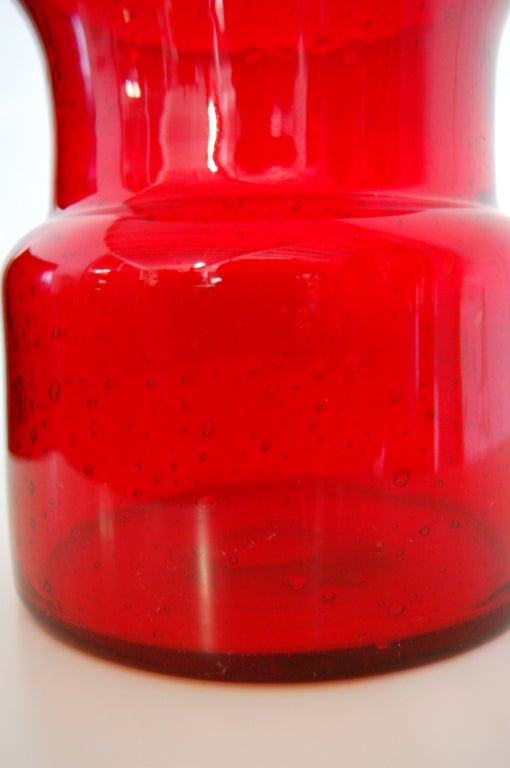 Vintage Swedish Red Art Glass Vase by Erik Höglund for Boda In Good Condition For Sale In Atlanta, GA