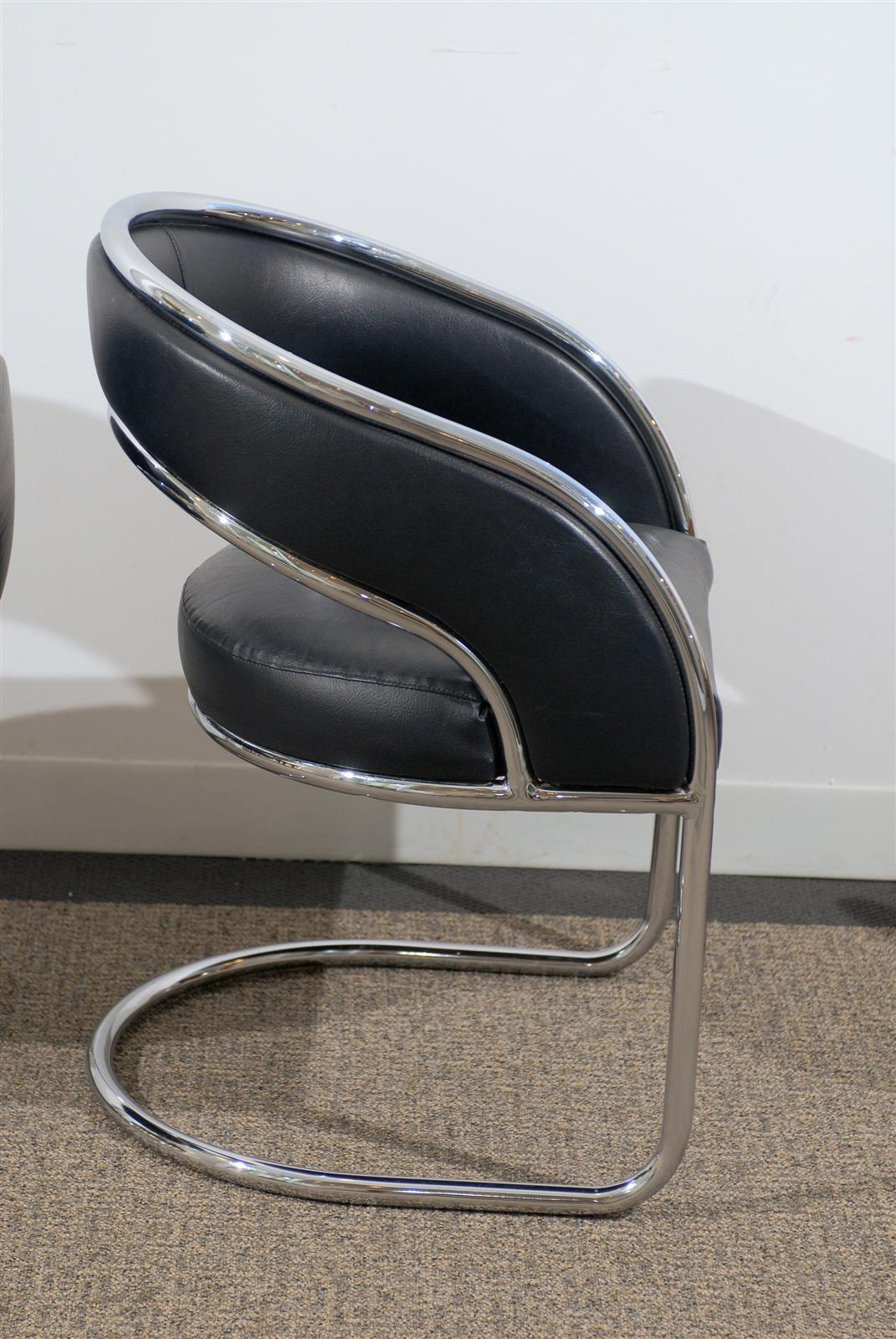 Pair of Rounded Back Chrome Chairs in Black Leather For Sale 1