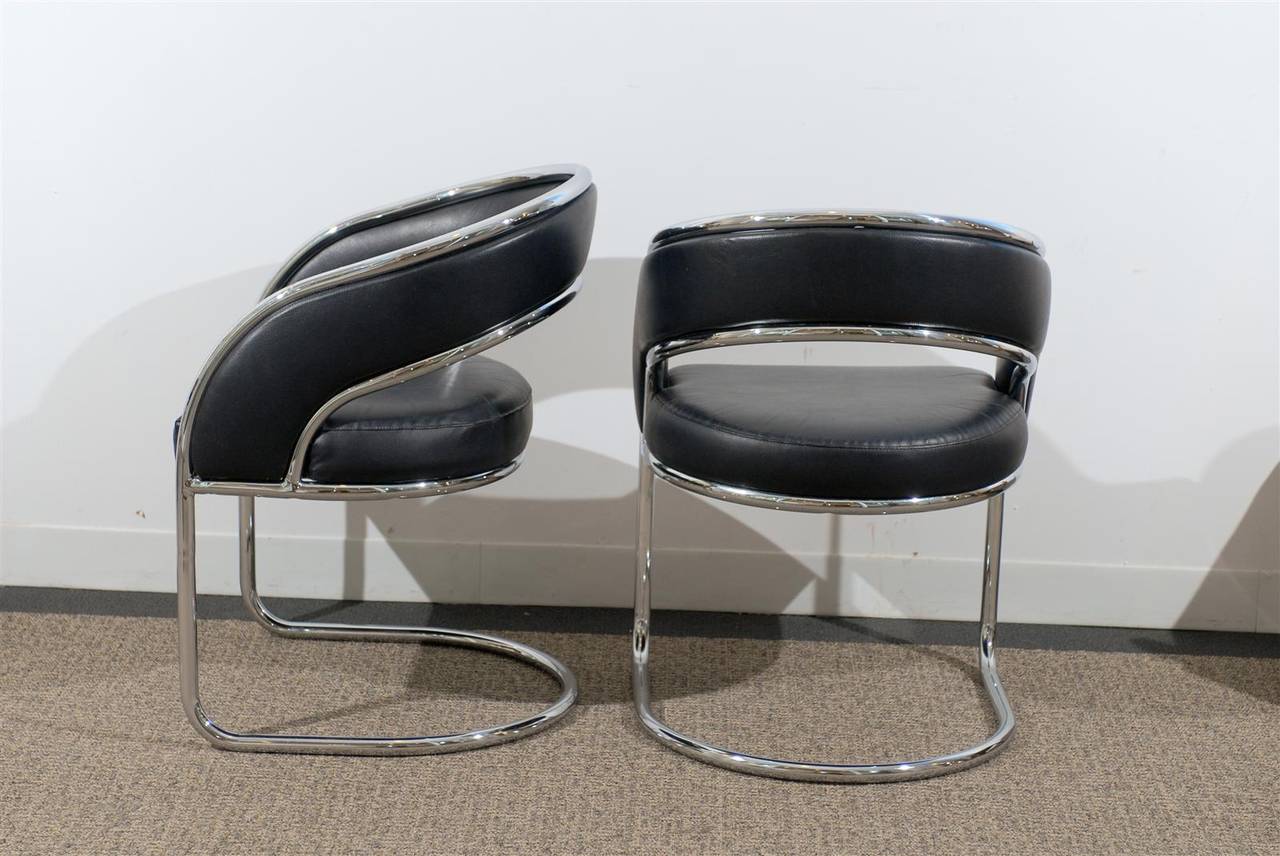 Late 20th Century Pair of Rounded Back Chrome Chairs in Black Leather For Sale
