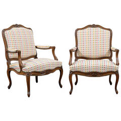 Pair of 19th Century Louis Fauteuil Chairs in Walnut