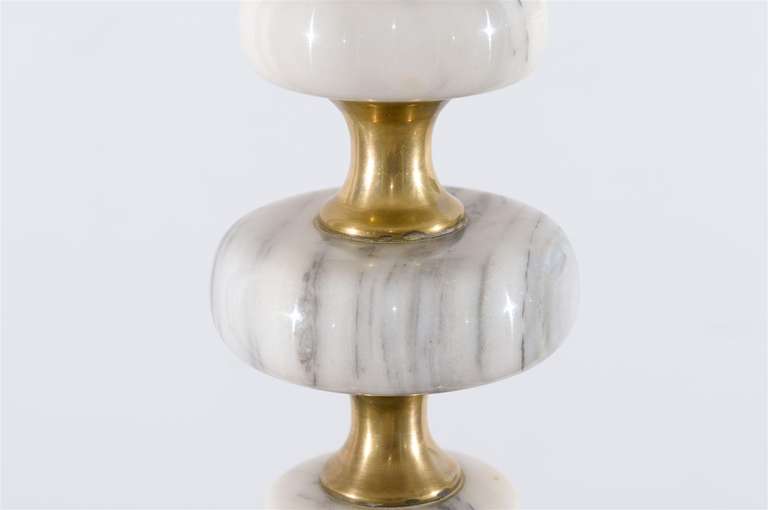 Unknown Elegant Pair of Vintage Marble and Brass Lamps For Sale