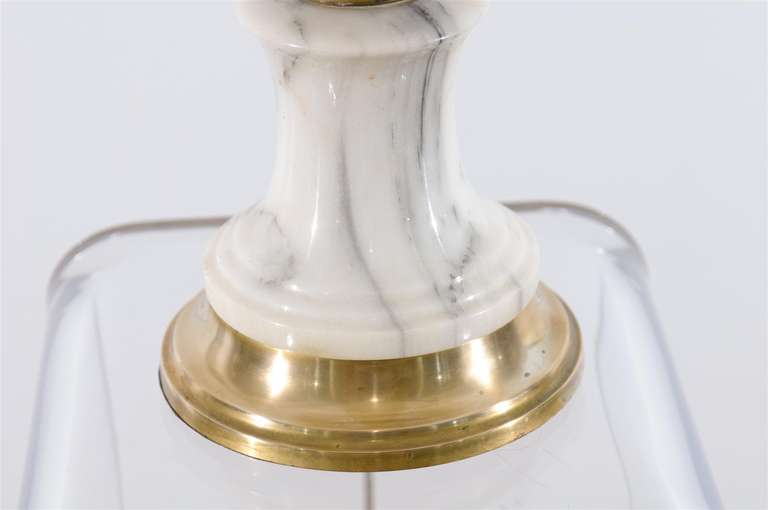 Élégante paire de lampes vintage en marbre et laiton en vente 2