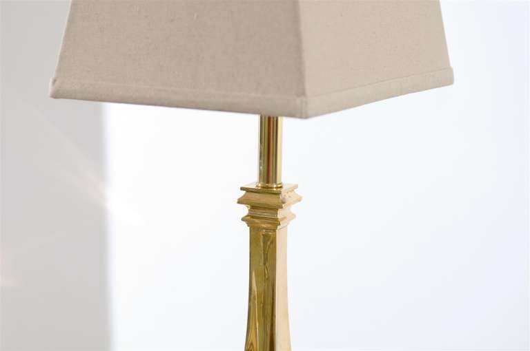 Elegant Pair of Modern Lamps in Brass In Excellent Condition In Atlanta, GA