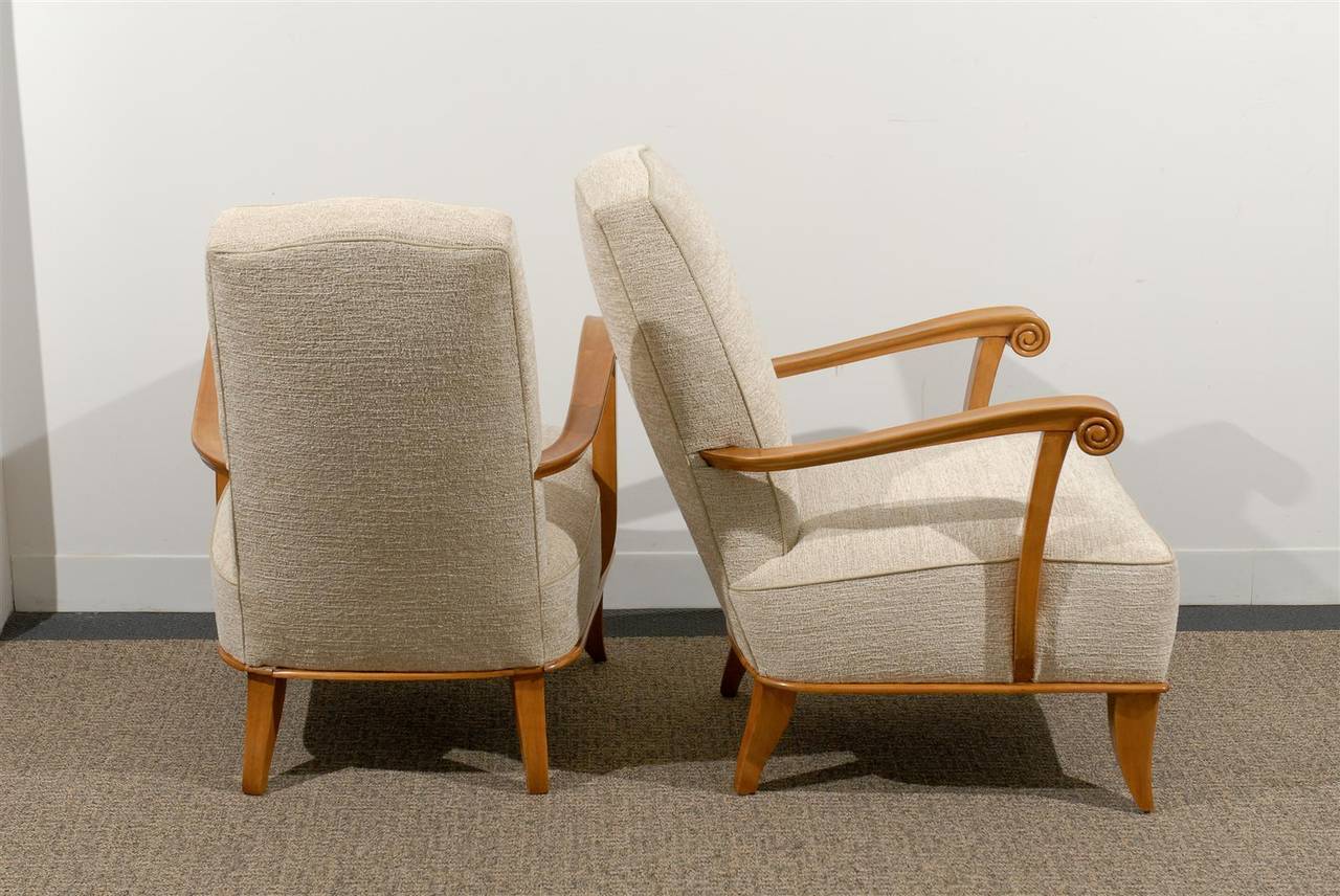 Hand-Carved Pair of 1940s Armchairs Origin France