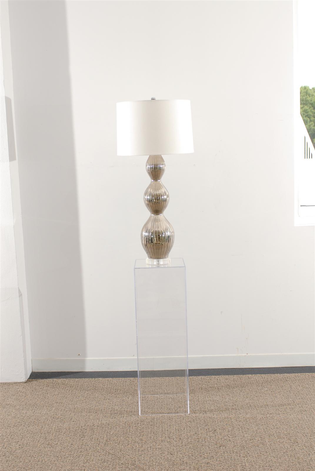 Mid-Century Modern Pair of Mid-Century Lamps on Lucite Bases