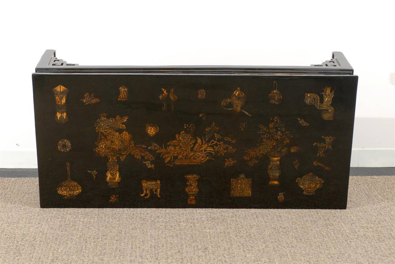 Blacl Lacquered Chinese Coffee Table In Excellent Condition In Atlanta, GA