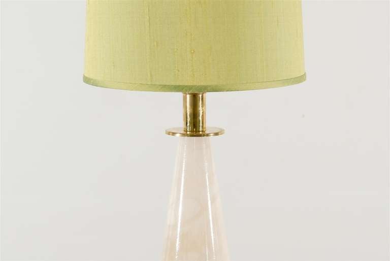 Stunning Pair of Modern Marble and Brass Lamps In Excellent Condition In Atlanta, GA