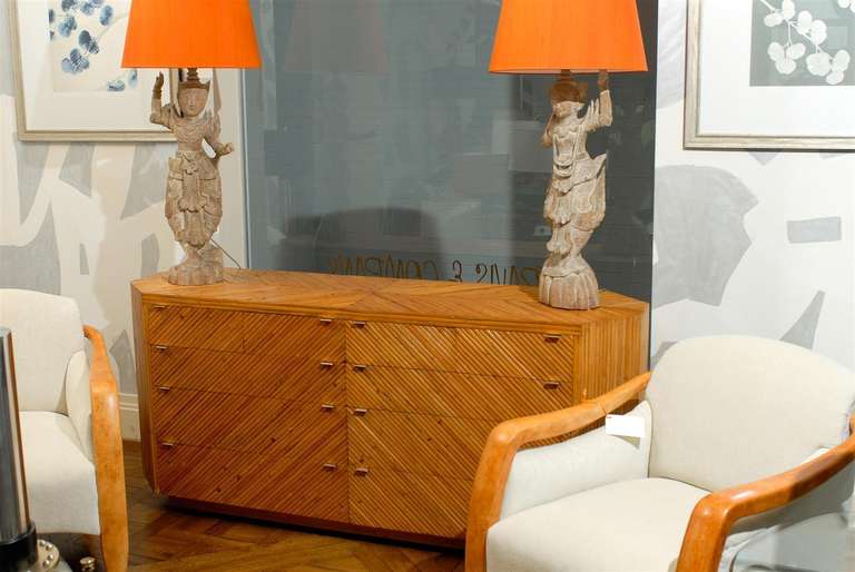 Favoloso restauro  Commode a dieci cassetti in bambù e mogano, 1970 circa in vendita 3