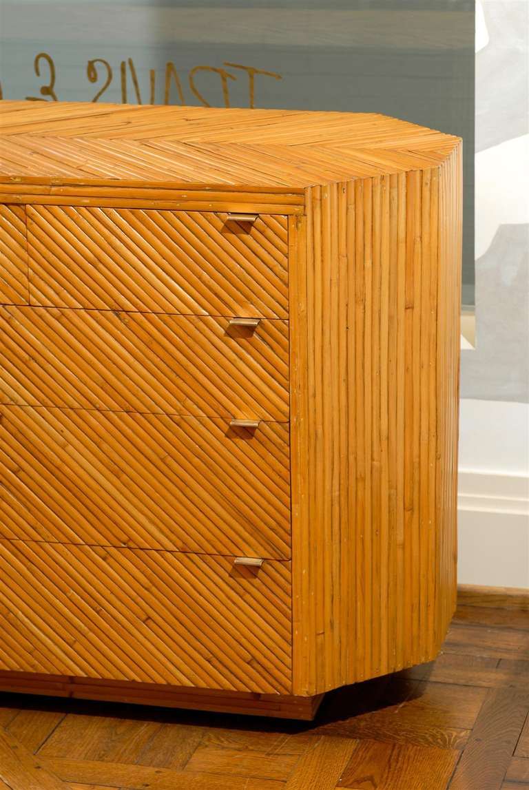 Fine XX secolo Favoloso restauro  Commode a dieci cassetti in bambù e mogano, 1970 circa in vendita
