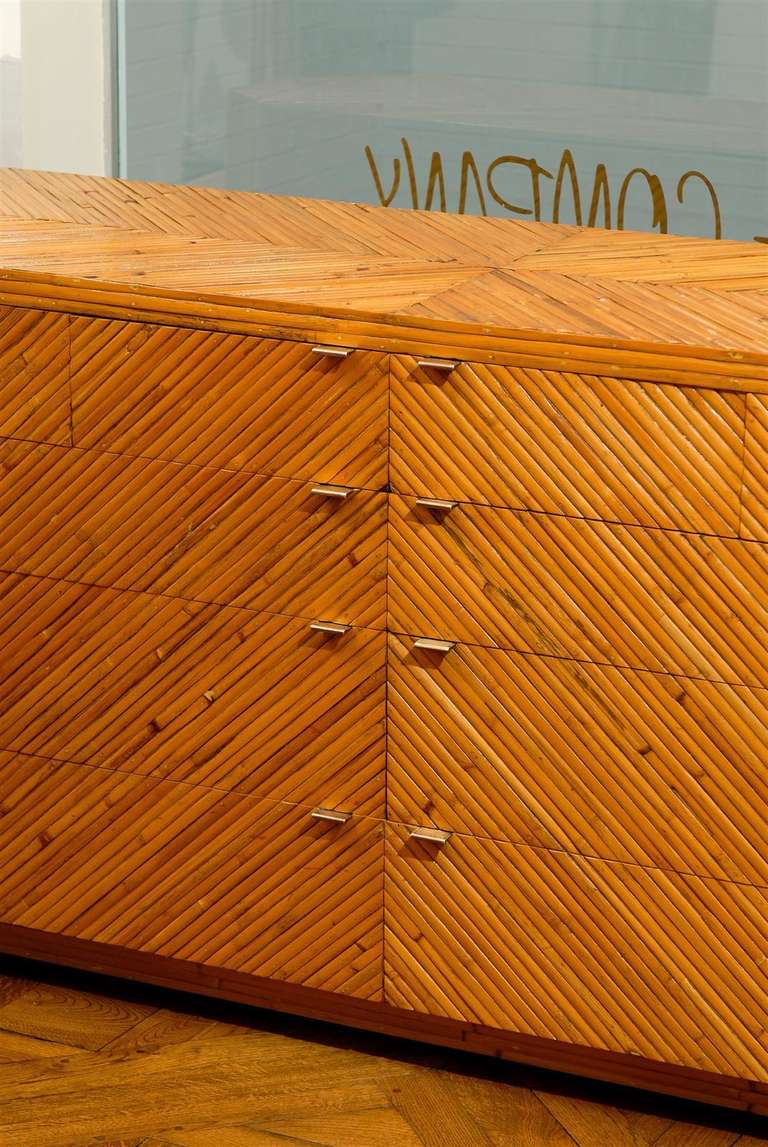 Sconosciuto Favoloso restauro  Commode a dieci cassetti in bambù e mogano, 1970 circa in vendita