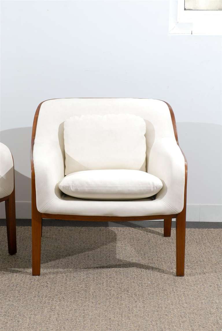 Late 20th Century Restored Pair of Bill Stephens Walnut Lounge Chairs in Cream Leather