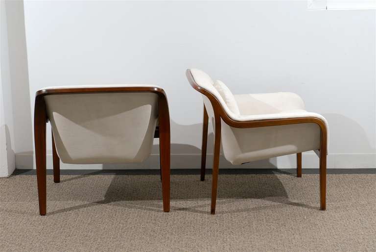 Restored Pair of Bill Stephens Walnut Lounge Chairs in Cream Leather In Excellent Condition In Atlanta, GA