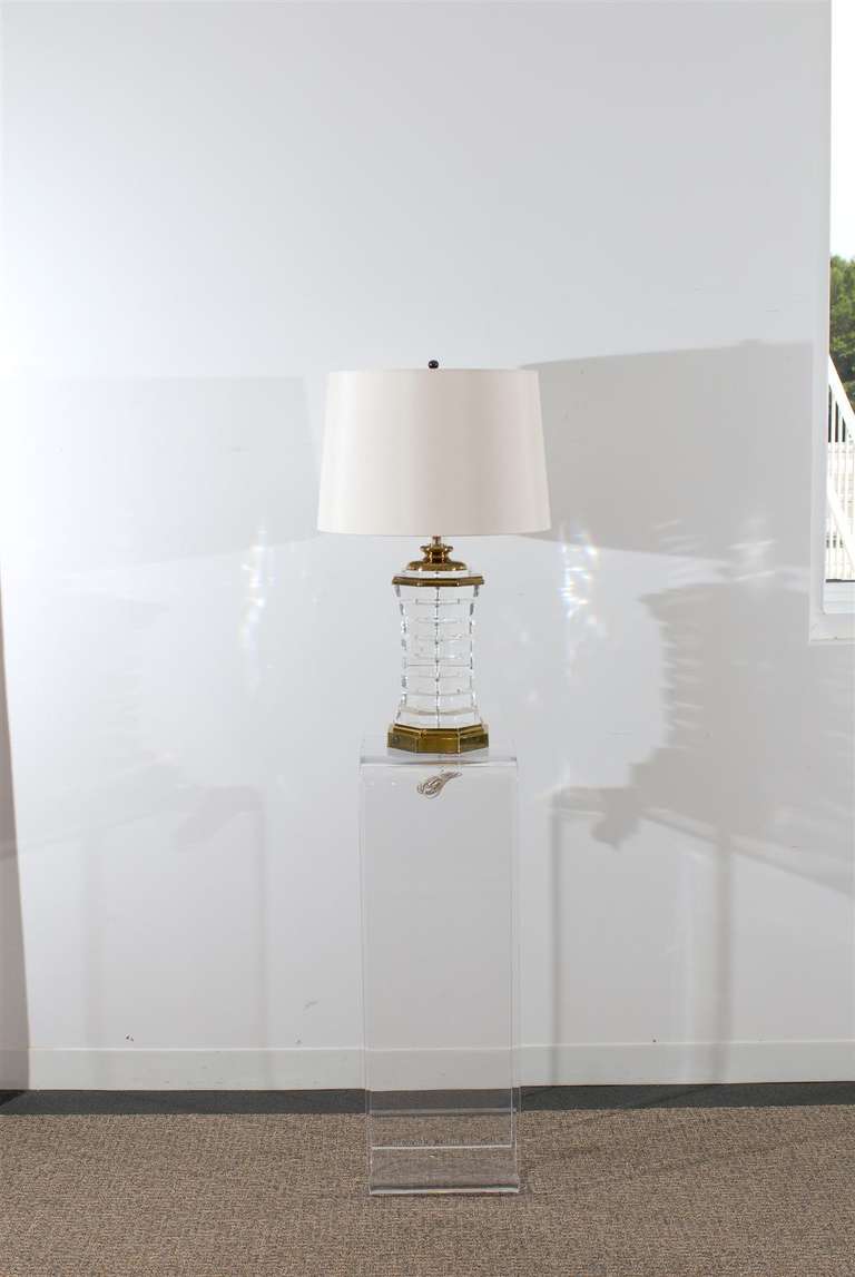 Octagonal Lucite and Brass Lamp In Excellent Condition In Atlanta, GA