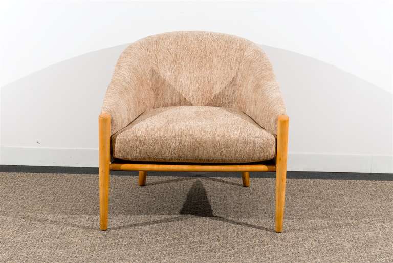 Late 20th Century Outstanding Pair of Ward Bennett Style Lounge Chairs in Maple, circa 1975 For Sale