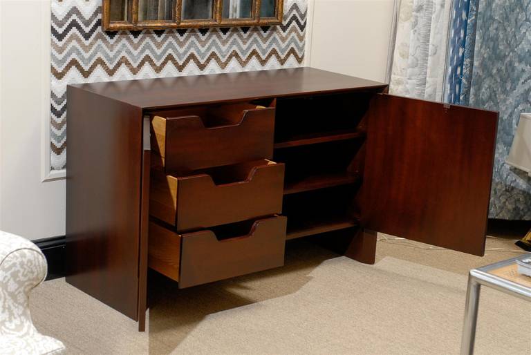 Sleek Restored Modern Buffet or Credenza in Walnut by T.H. Robsjohn-Gibbings For Sale 4