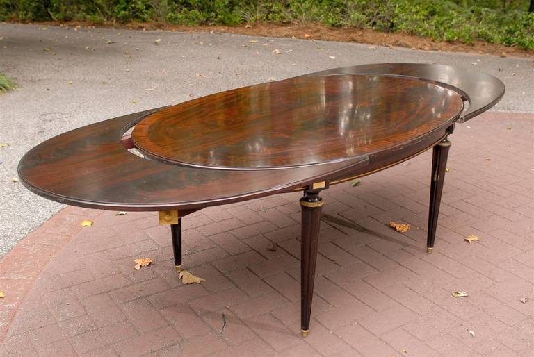 Mid-20th Century Unusual Flame Mahogany Dining Table Attributed to Maison Jansen For Sale