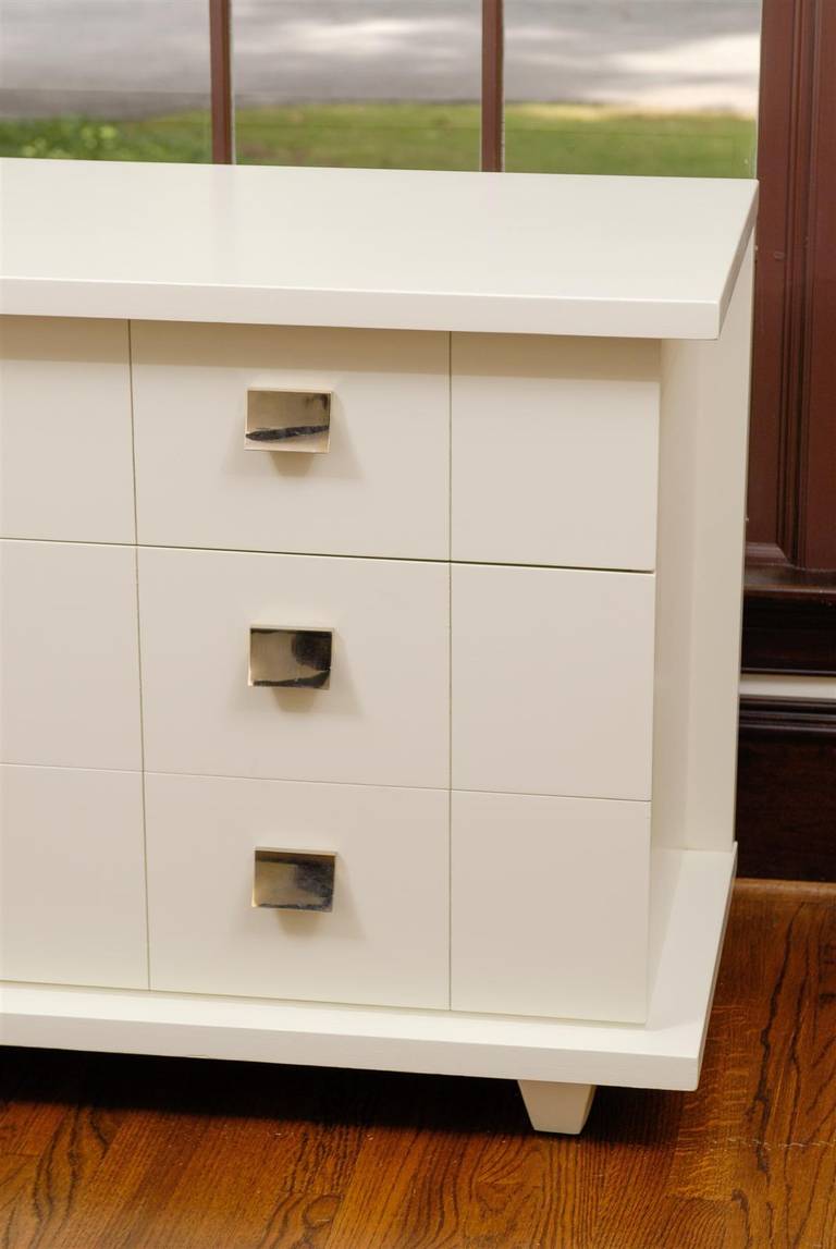 Mid-20th Century Beautiful Six-Drawer Chest by American of Martinsville in Cream Lacquer