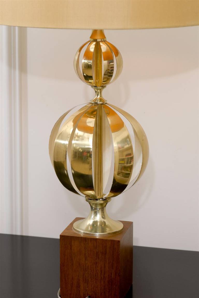Exquisite Pair of Stacked Cut Brass Sphere Lamps For Sale 3