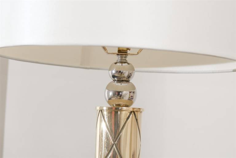 Restauriertes Paar moderner geätzter Lampen aus Messing und Nickel im Angebot 1