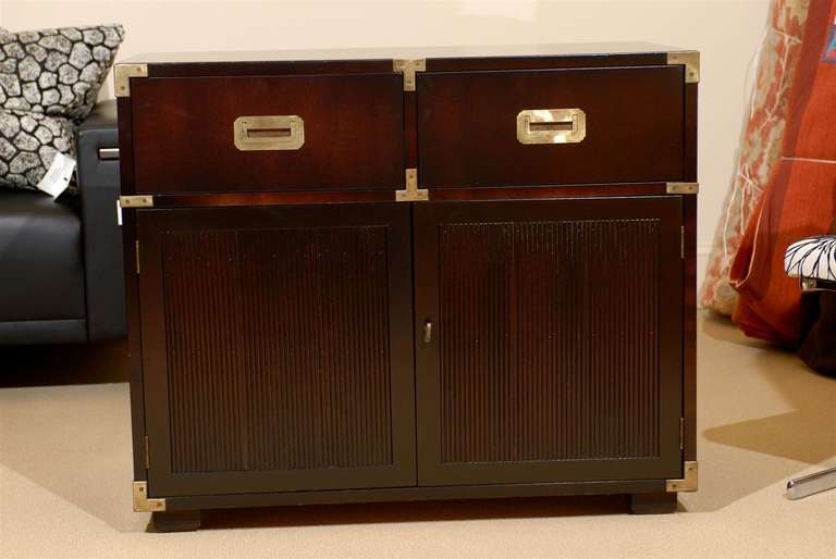 Mid-Century Modern Handsome Restored Pair of Vintage Henredon Campaign Chests in Espresso Lacquer For Sale