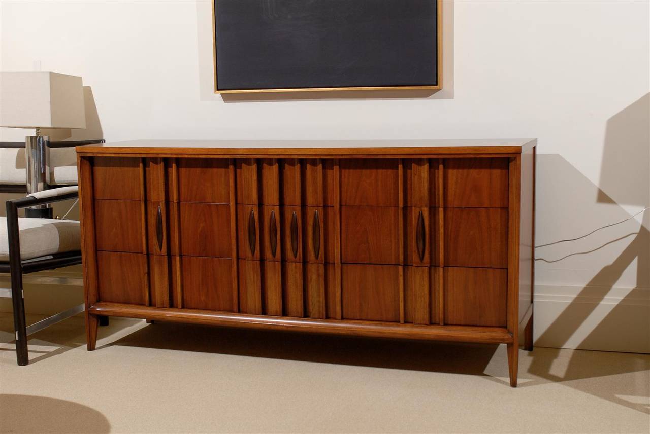 A fantastic example from a rare case series by Thomasville, circa 1960. An exceptional Danish influenced design executed in beautiful walnut. A rich and warm piece which will add great texture to any interior. Finished in a semi-gloss lacquer to