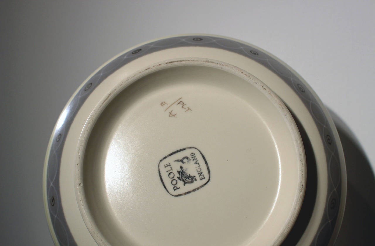 1950s Poole Pottery Free-Form Bowl In Excellent Condition For Sale In Philadelphia, PA
