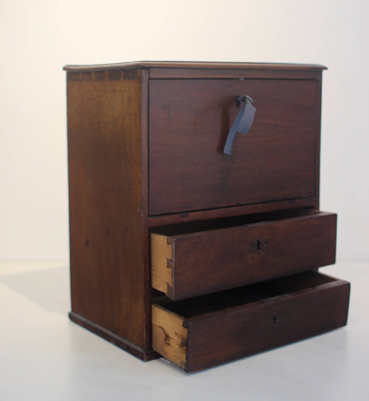 Early 19th Century American Desktop Physician's Chest In Excellent Condition In Philadelphia, PA