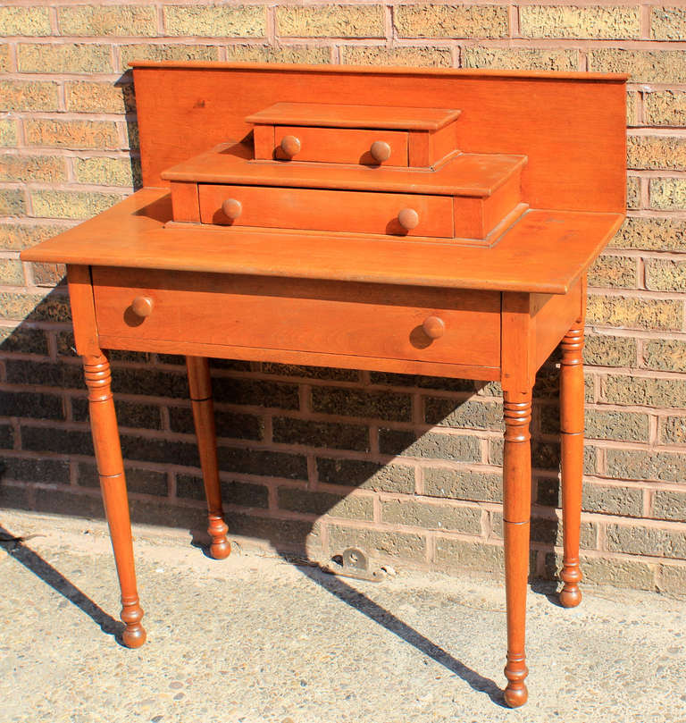 American New England Walnut Side Table with Strong Square Backsplash circa 1830 For Sale