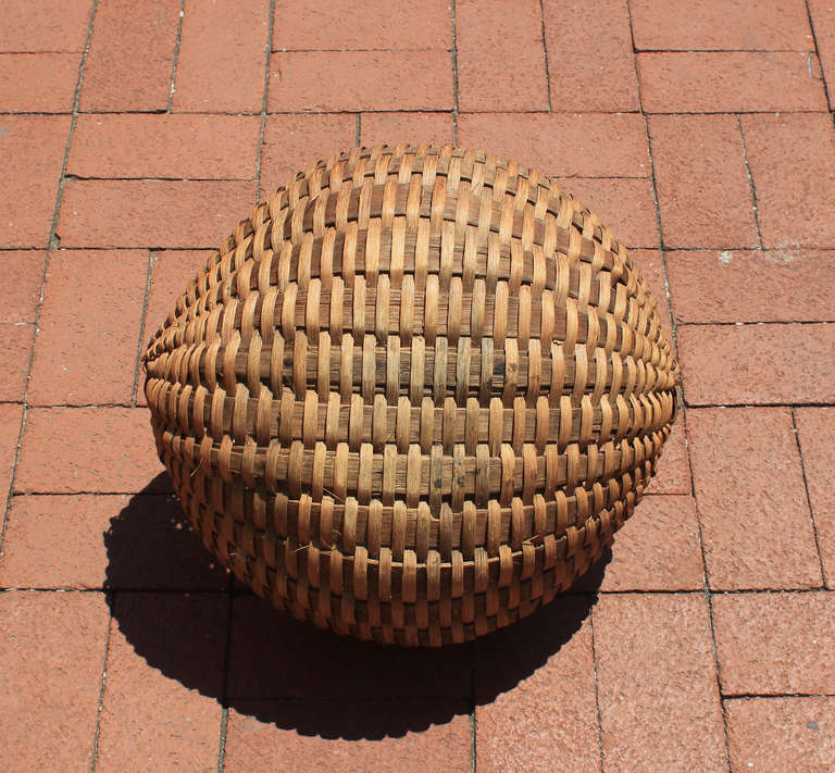 Large Basket, 19th Century In Excellent Condition In Philadelphia, PA