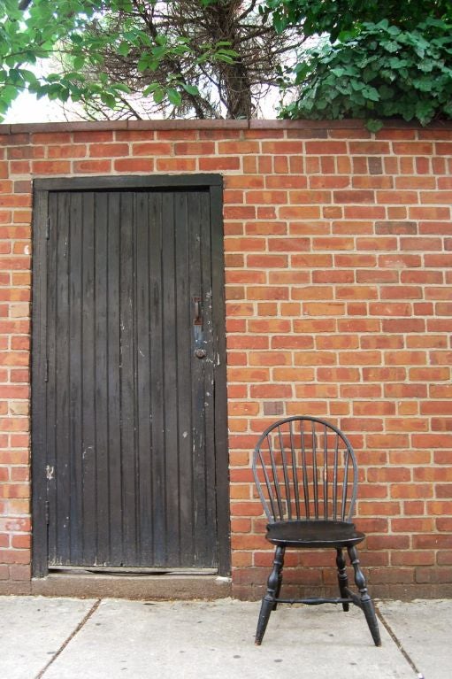 Fine 18th century American bow-back Windsor side chair with crisp turnings, including a bulbous medial stretcher to the H-stretcher, and very good splay to the legs, nine spindles, seat with pommel and carved seat groove; old, but not original black