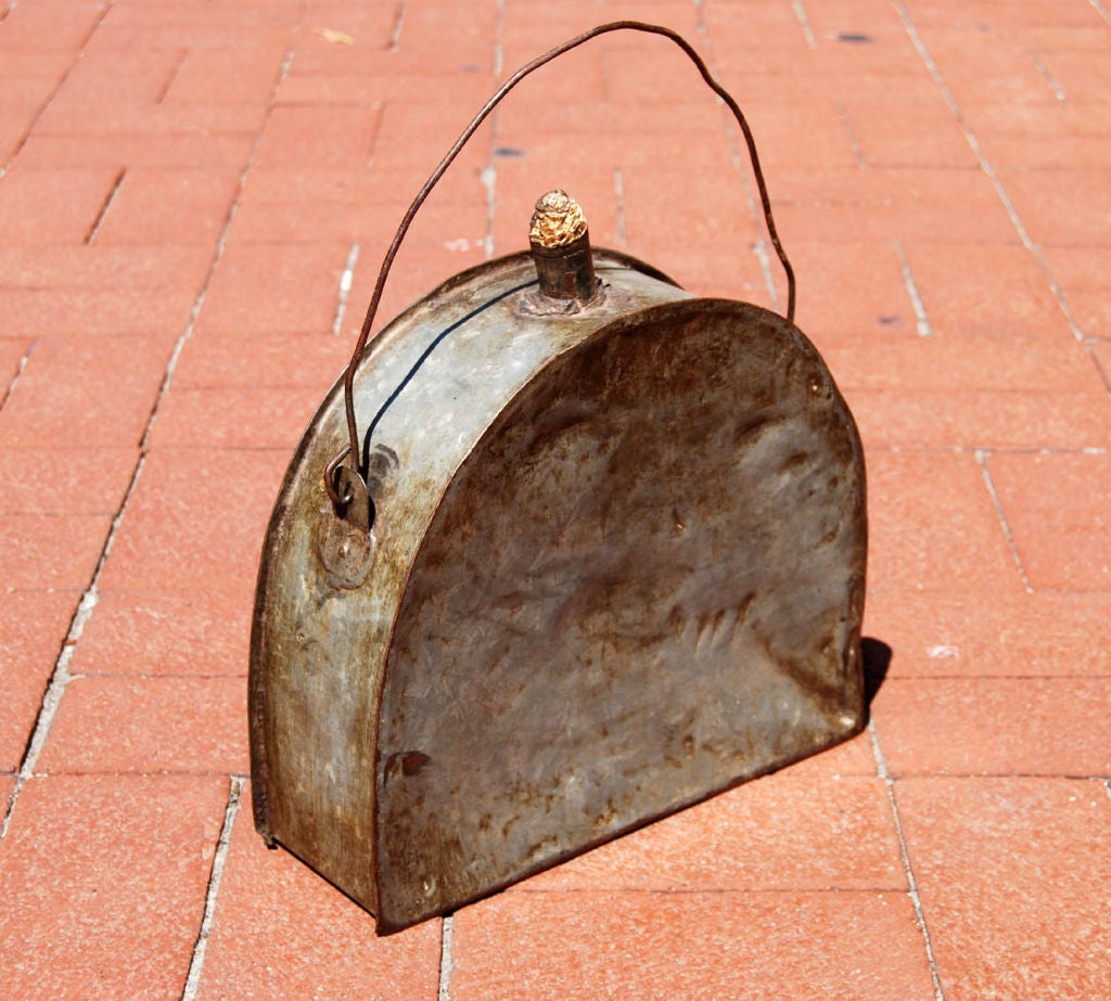 Large American Tin Canteen, circa 1900 In Excellent Condition For Sale In Philadelphia, PA