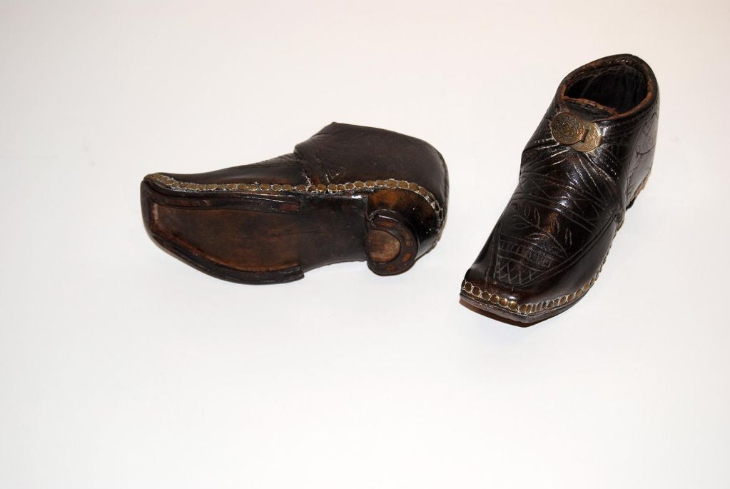 Pair of Early 19th Century Miniature Shoes 1