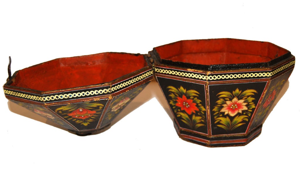 Late 19th Century Norwegian Rosemaling Folk Painted Box In Excellent Condition In Philadelphia, PA