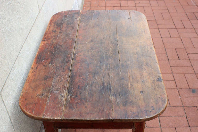 New England Painted Server Table, circa 1825 In Excellent Condition In Philadelphia, PA