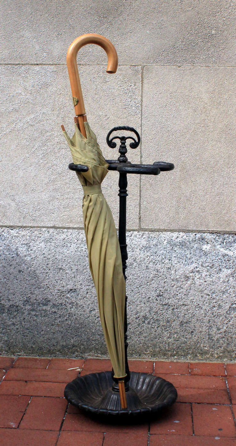 Umbrella Stand with Snake Heads In Excellent Condition In Philadelphia, PA